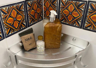 bathroom in room 2 zandoyo