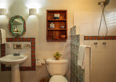 bathroom room 2 zandoyo